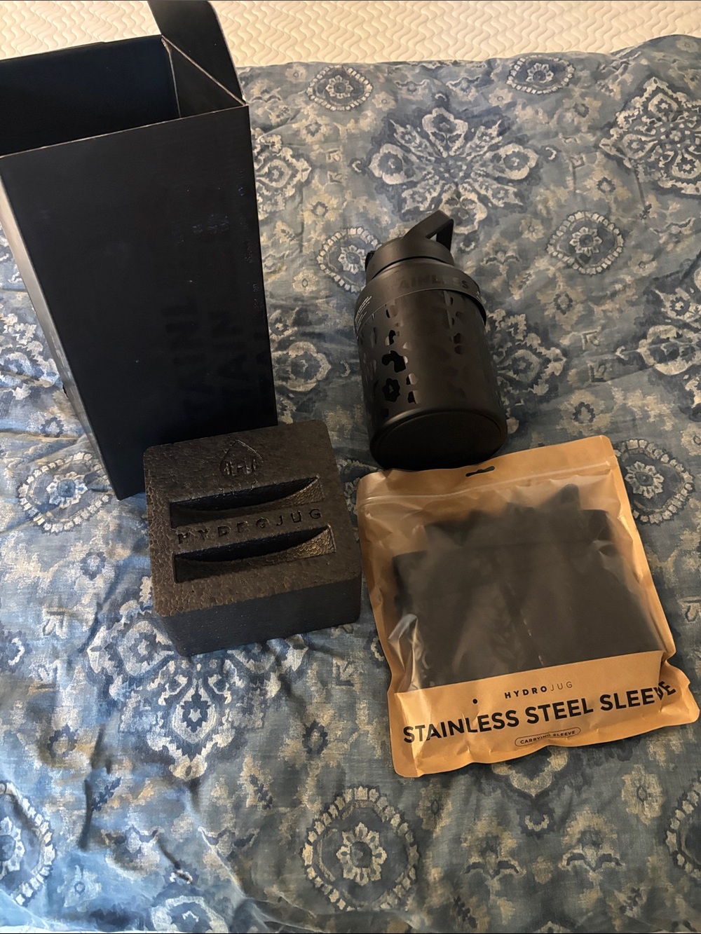 HydroJug Black Stainless Steel Sleeve & Black Bottle Accessory Set